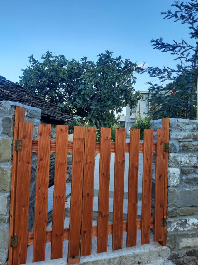 Villa Bujtina Lugina E Vjoses Përmet Exterior foto
